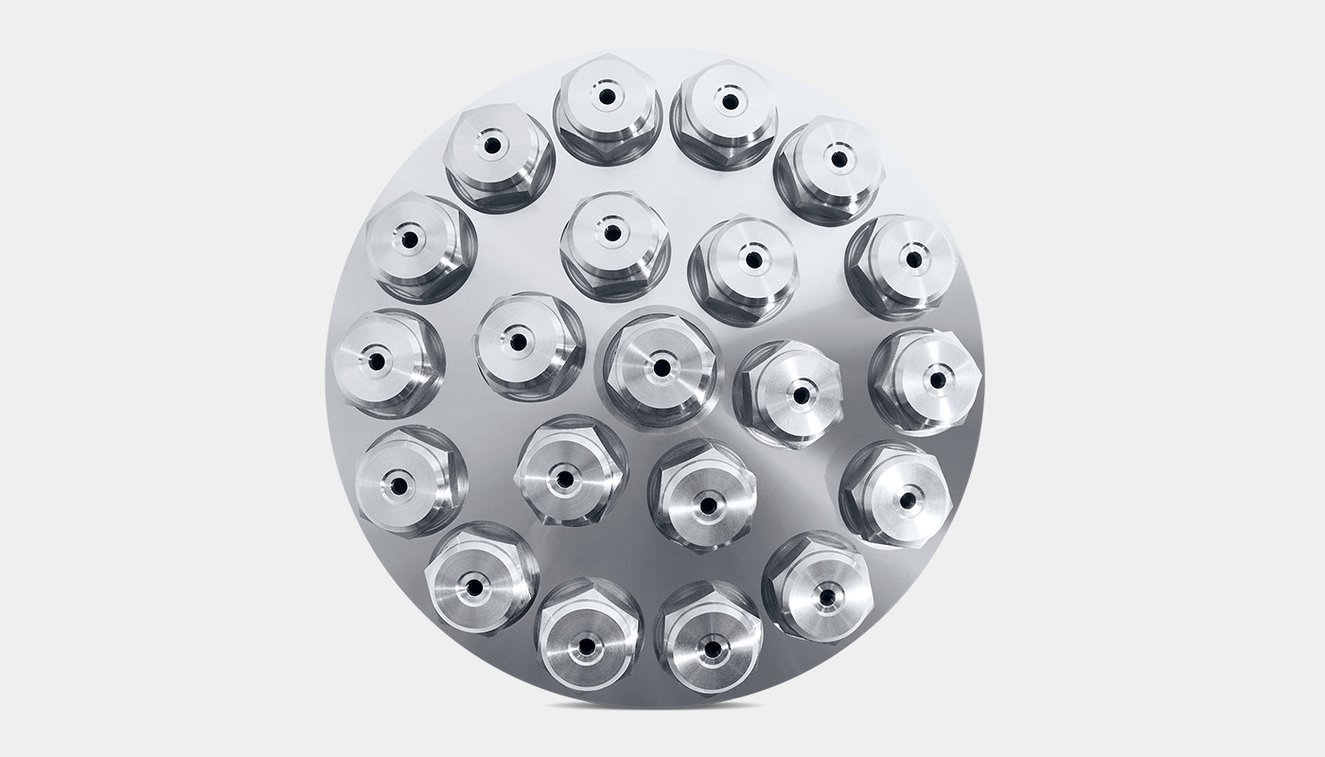 Frontal view: SCHLICK nozzle head with 21 full-cone nozzles arranged in a circle.