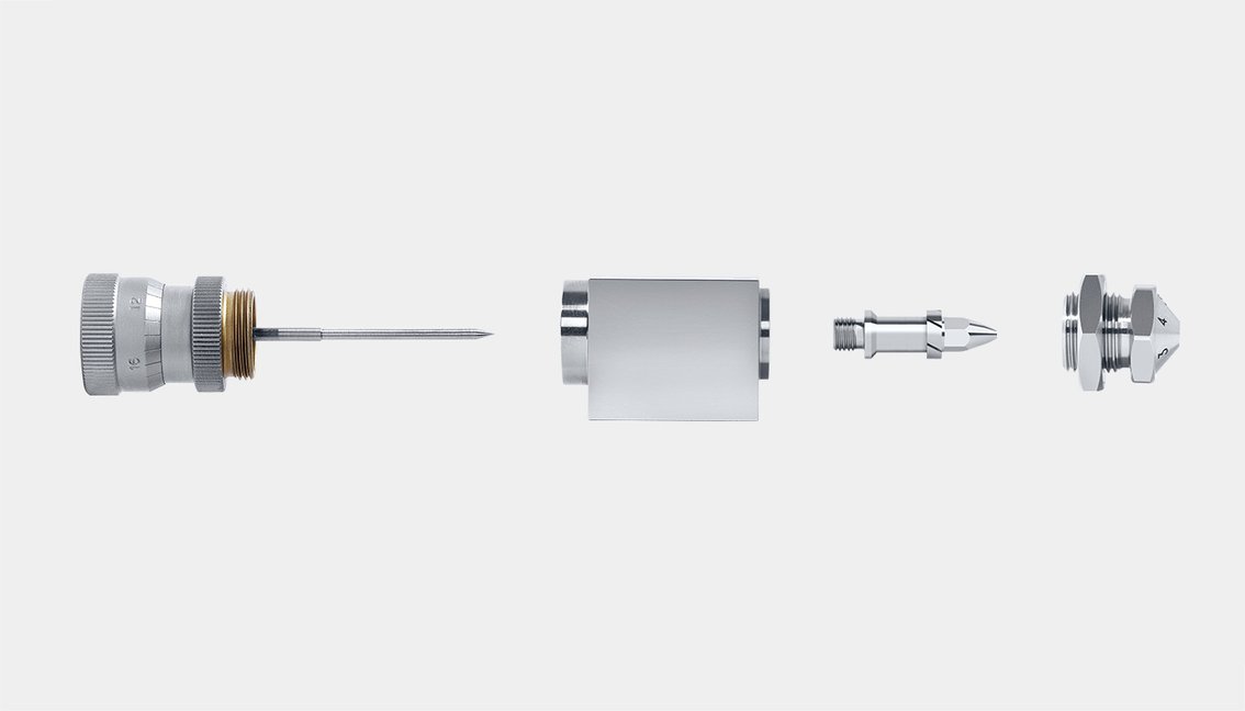 Side view of SCHLICK Model 970 Form 5 in 4 parts: liquid flow control needle with scale, nozzle body, liquid insert and air cap