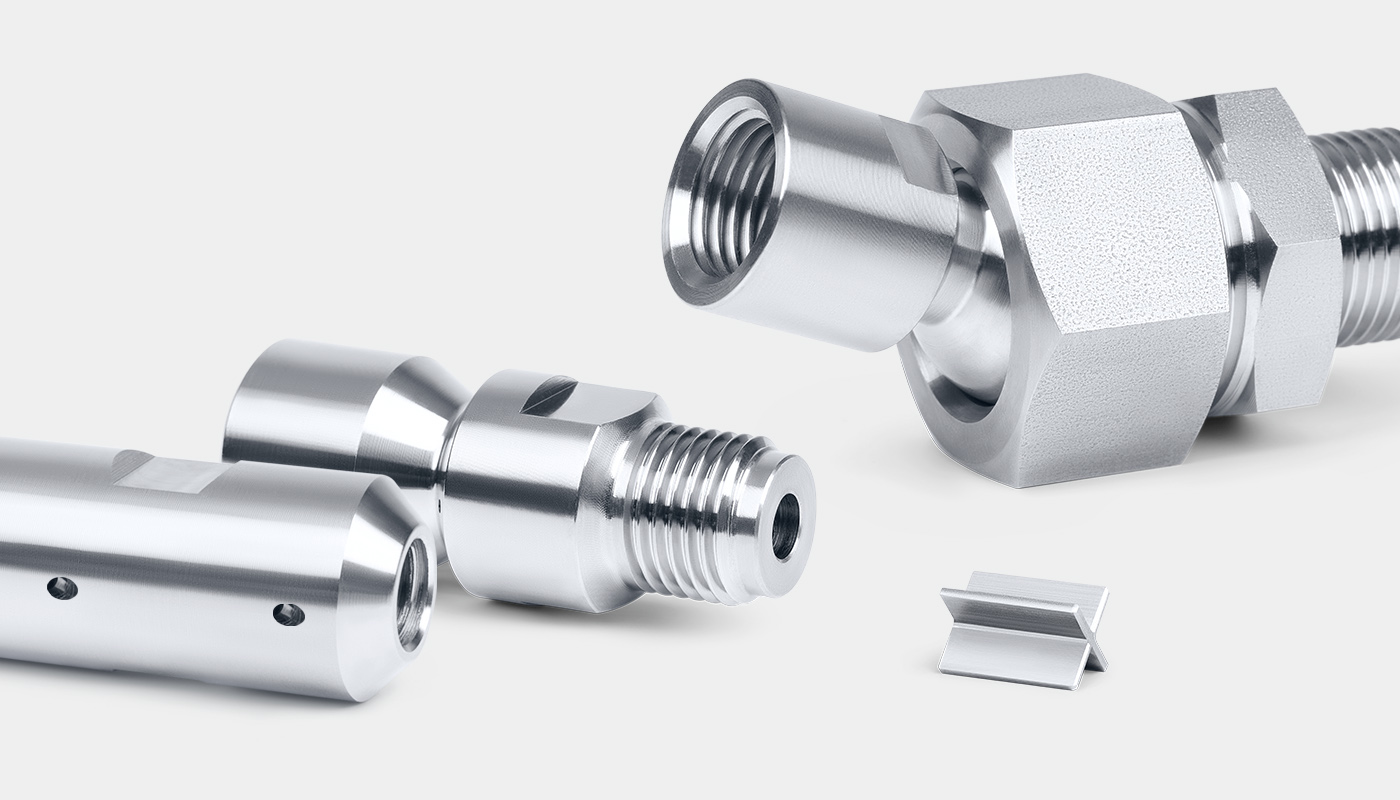 SCHMIDT EHS accessories at a glance. From left to right: an EHS nozzle holder, an EHS feed unit, an EHS stabiliser and an EHS ball joint in high-grade steel. 